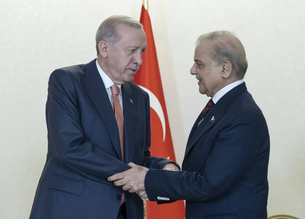 Erdoğan Aliyev ve Şerif ile üçlü toplantı yaptı 15
